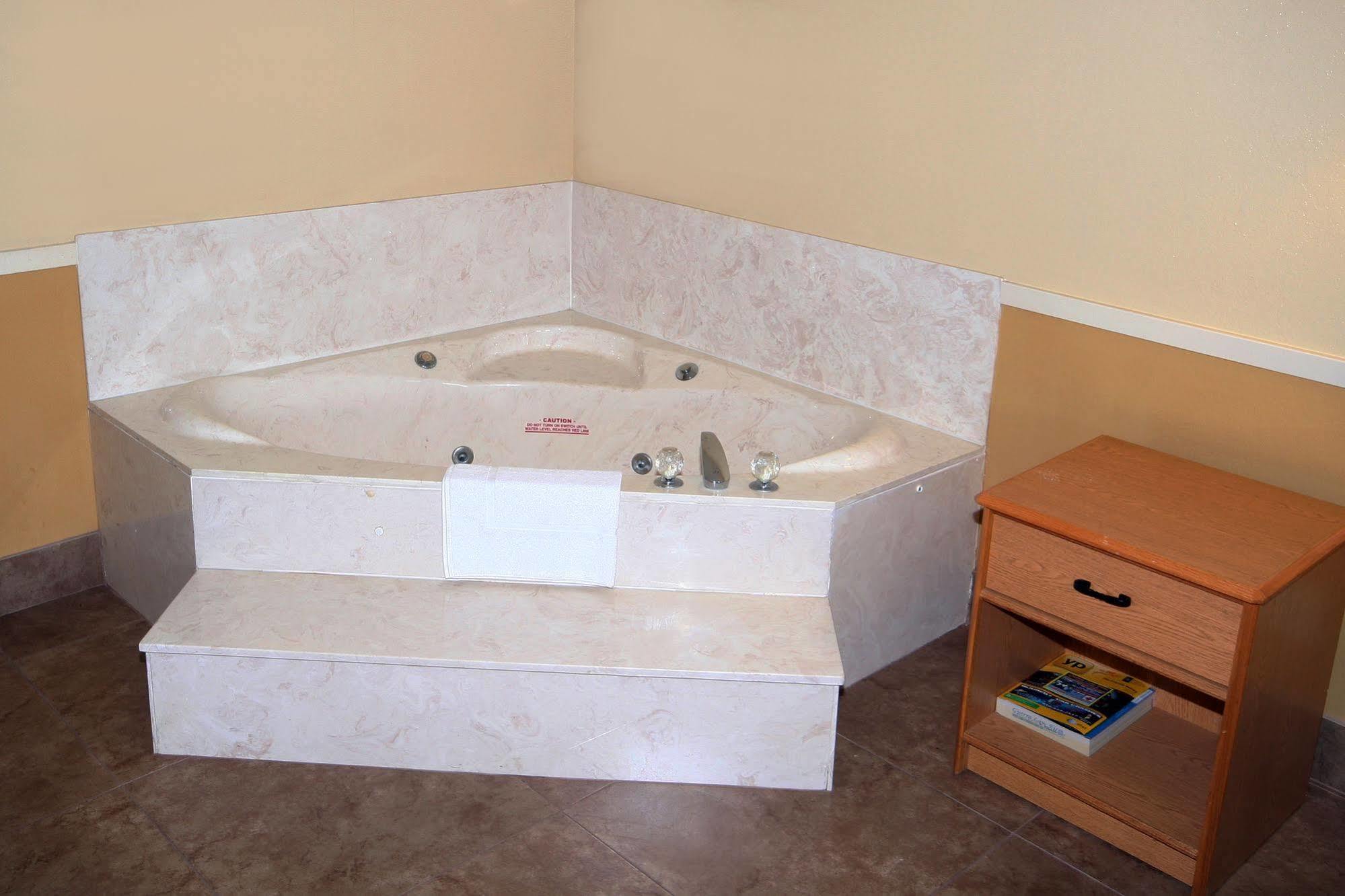 Edinburg Executive Inn Dış mekan fotoğraf