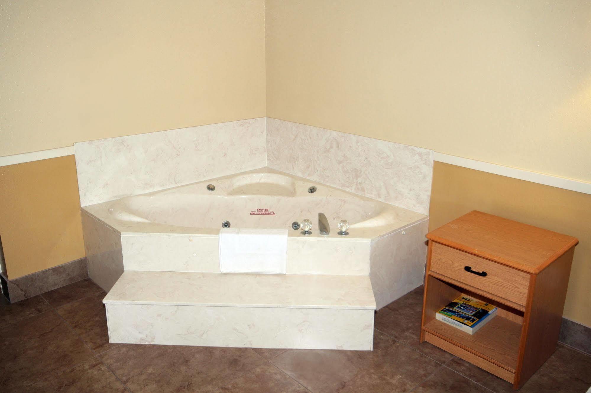 Edinburg Executive Inn Dış mekan fotoğraf