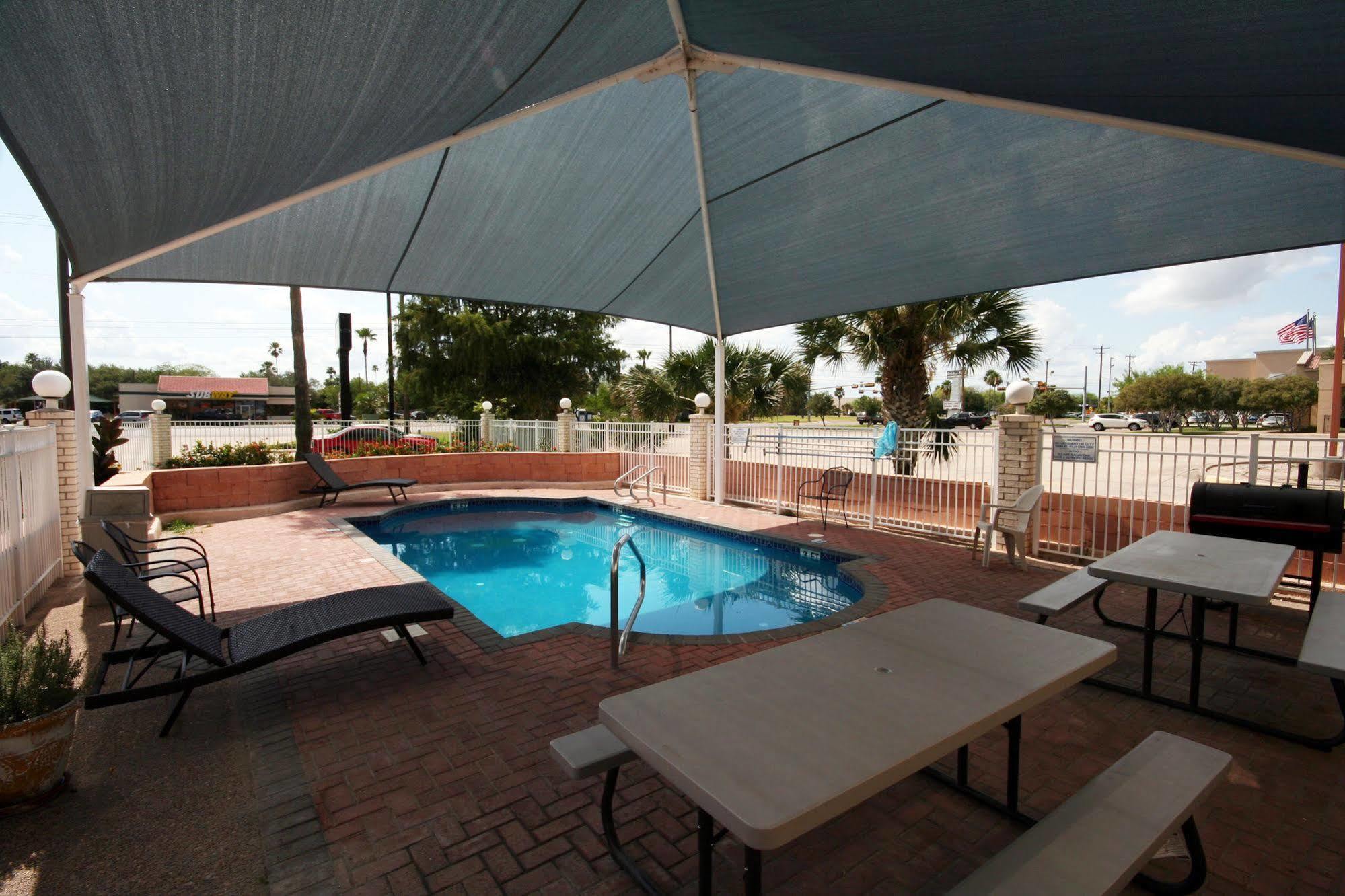 Edinburg Executive Inn Dış mekan fotoğraf