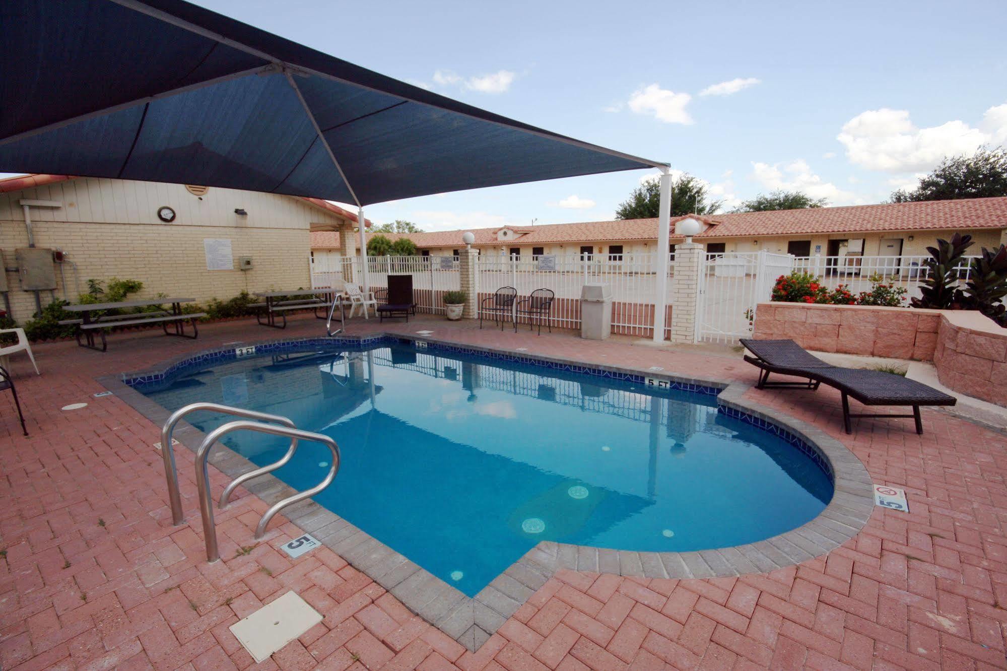 Edinburg Executive Inn Dış mekan fotoğraf